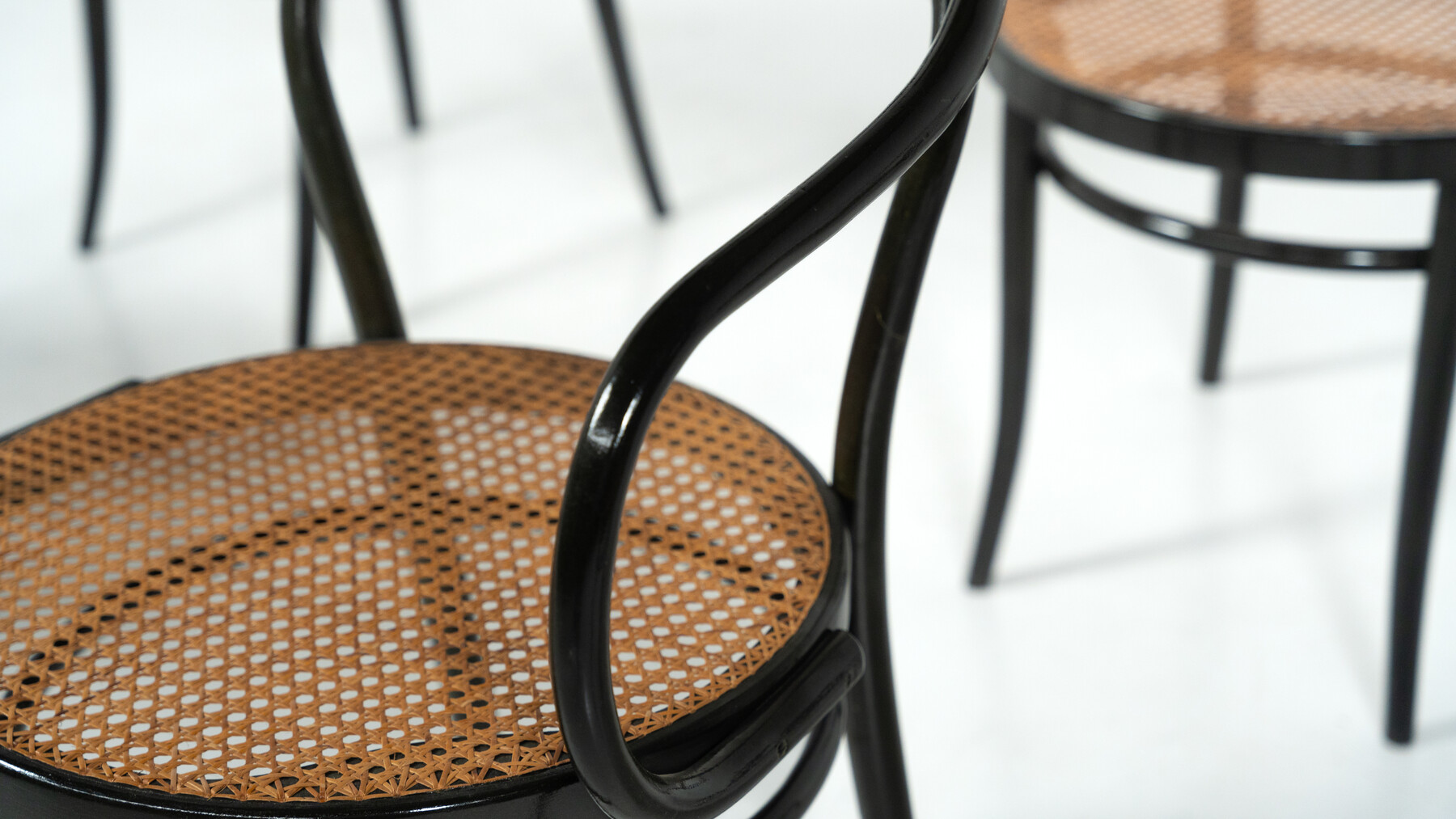 Set of 6 Bentwood Chairs by Thonet, Austria, 1920s