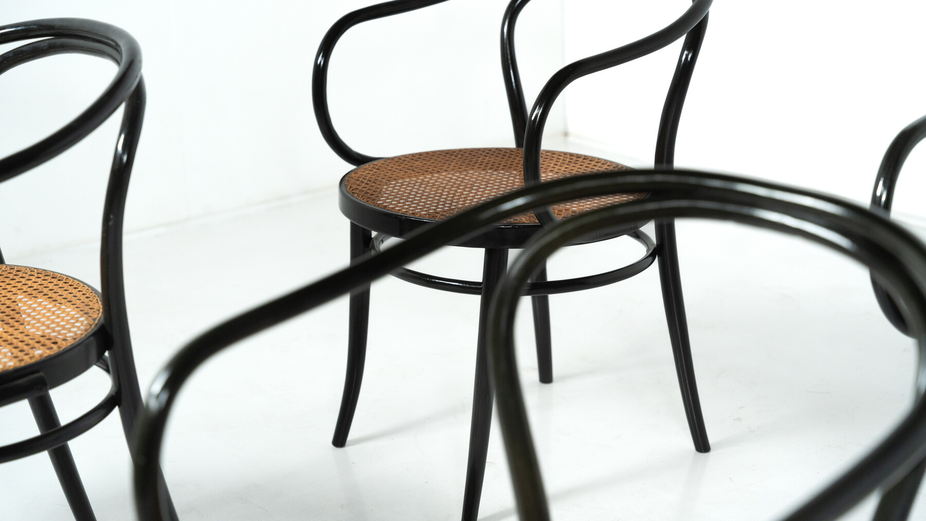 Set of 6 Bentwood Chairs by Thonet, Austria, 1920s