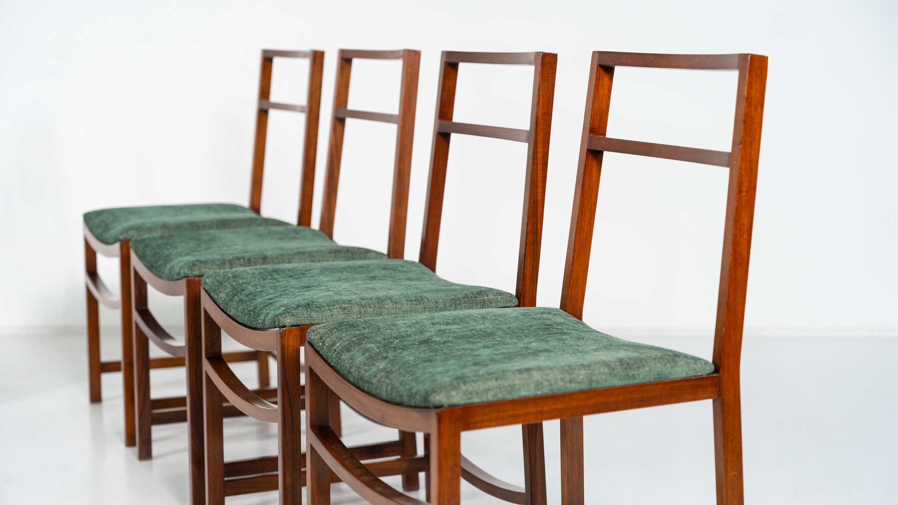 Set of 8 Mid-Century Modern Dining Chairs by Renato Venturi for MIM, 1950s