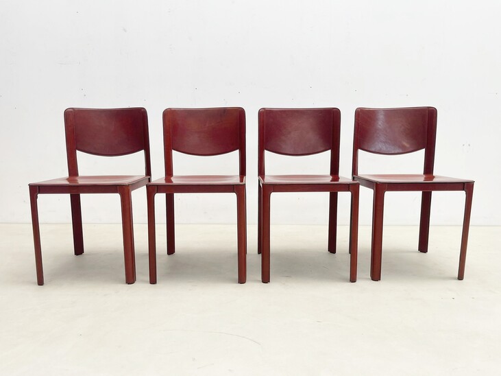 Set of 8 mid-century red leather dining chairs model ''Sistina Saddle'' by Tito Agnoli for Matteo Grassi - Italy 1980s