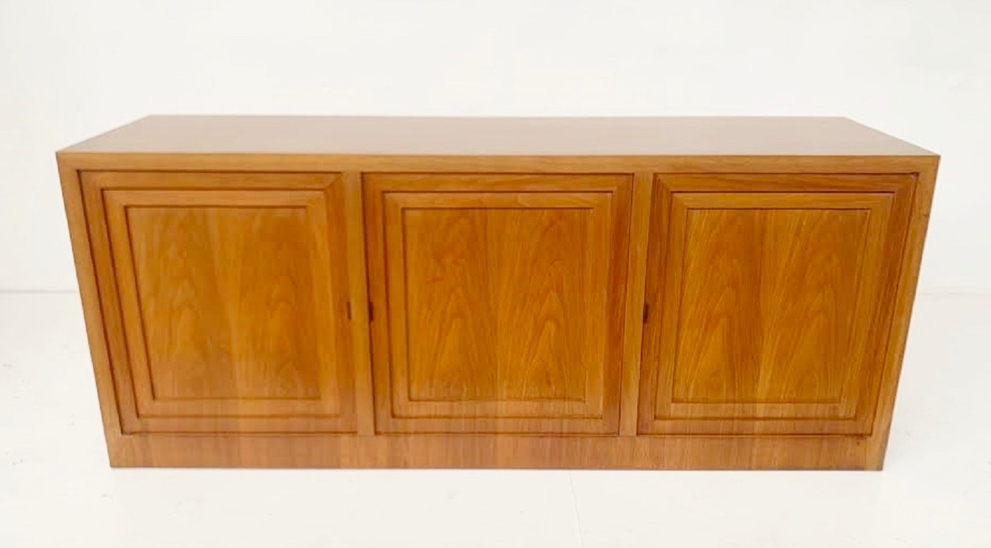 Sideboard by T.H. Robsjohn-Gibbings Klismos for Saridis - Greece