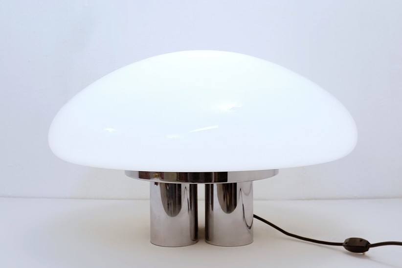 Table lamp