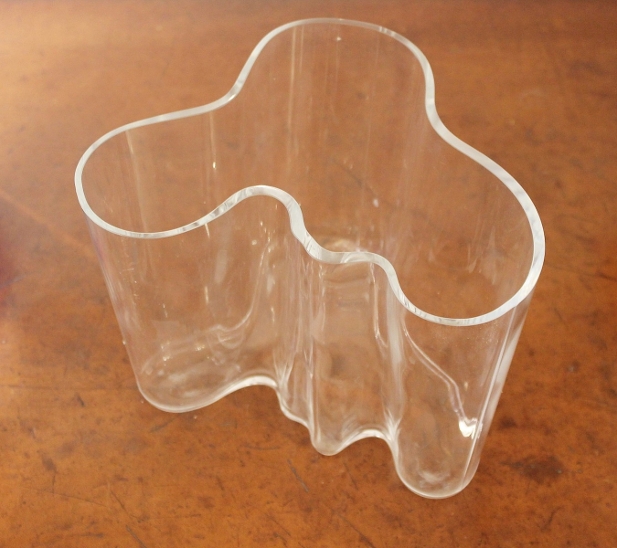 Vase model 'savoy 9750' by Alvar Aalto for Karhula Glassworks