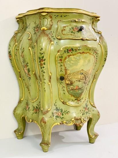 Venetian chest of drawers - c.1920