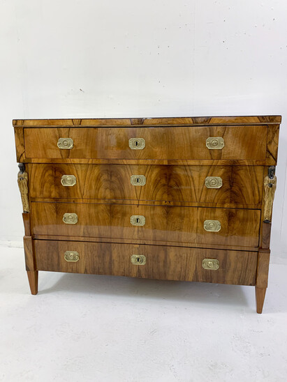 Walnut Biedermeier Chest of drawers, 1810s