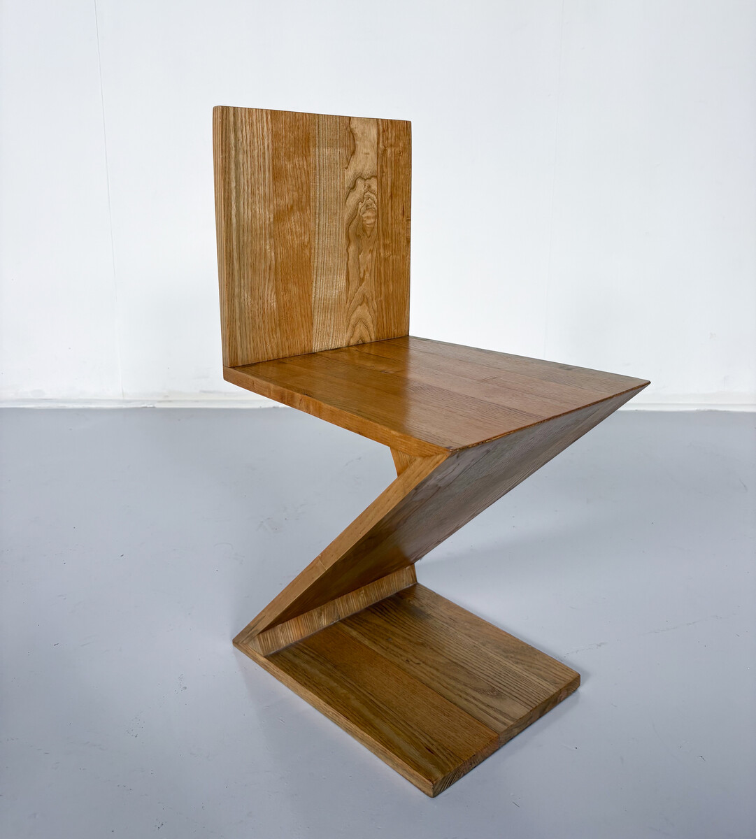 Zig zag chairs by Rietveld